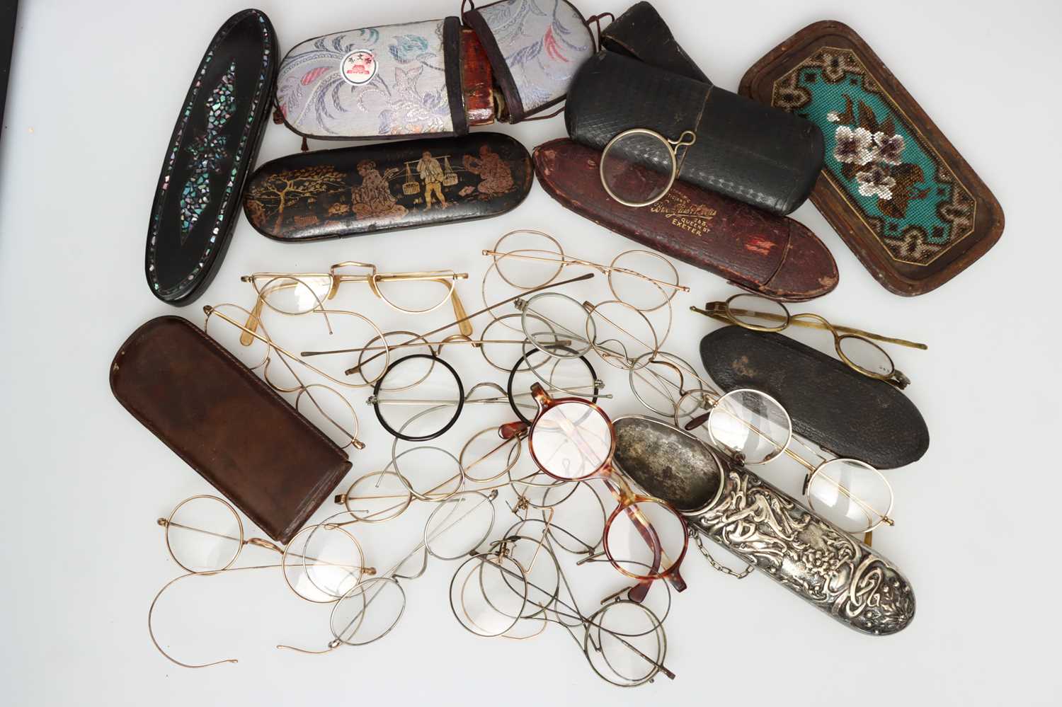 Lot 9 - A Collection of Spectacles and Cases