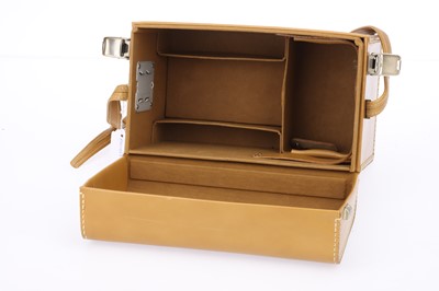 Lot 314 - A Early Hasselblad Outfit Case