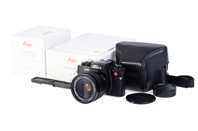 Lot 52 - A Leica R5 SLR Camera