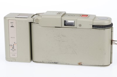 Lot 82 - An Olympus XA2 Compact Viewfinder Camera