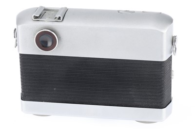 Lot 318 - A Zeiss Ikon Werra Matic 35mm Camera Outfit