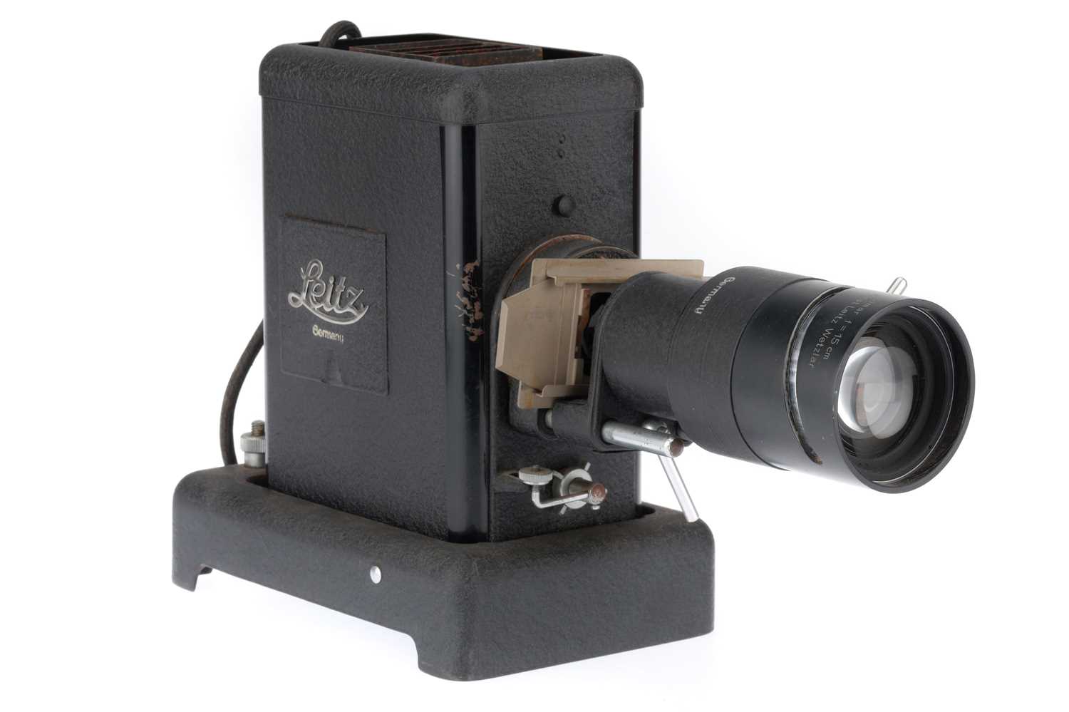 Lot 605 - A Leitz Slide Projector