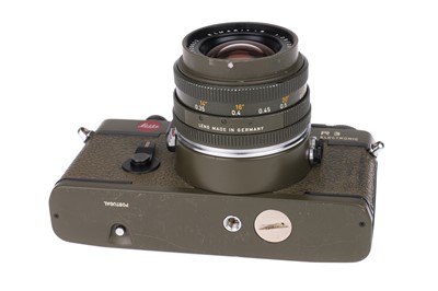 Lot 54 - A Leica R3 Electronic 'Safari' Outfit