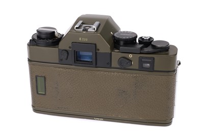 Lot 54 - A Leica R3 Electronic 'Safari' Outfit