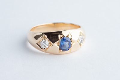 Lot 43 - A Gold Diamond & Saphire Ring