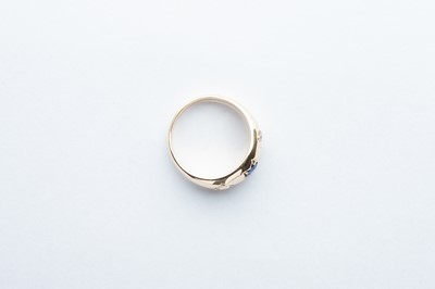 Lot 43 - A Gold Diamond & Saphire Ring