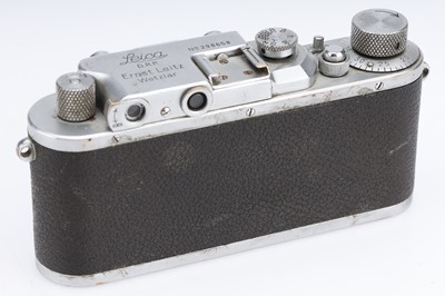 Lot 9 - A Leica IIIa 35mm Rangefinder Camera