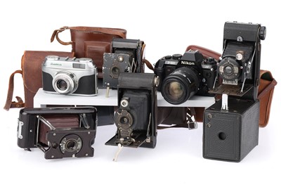 Lot 402 - A Selection of Cameras and Cases