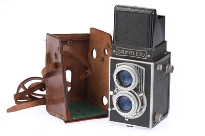 Lot 347 - A Kanto Optical Works Amiflex Medium Format TLR Camera