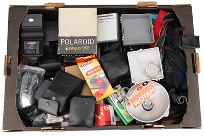 Lot 427 - A Selection of Mixed Photographica