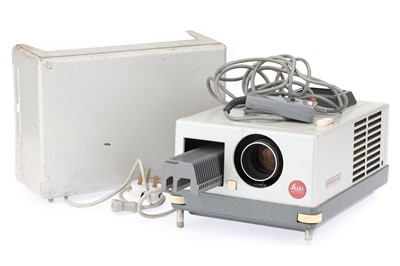 Lot 382 - A Leica Pradovit N 35mm Slide Projector